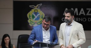 Governador do Amazonas lança edital inédito para projetos geradores de crédito de carbono em Unidades de ConservaçãoRecursos obtidos com a venda dos créditos serão aplicados em melhorias de infraestrutura, gestão e renda de comunidades de UCs. Governador do Amazonas lança edital inédito para projetos geradores de crédito de carbono em Unidades de Conservação