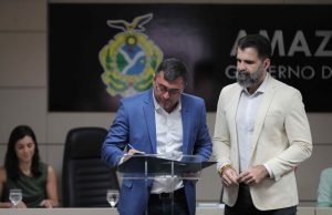 Governador do Amazonas lança edital inédito para projetos geradores de crédito de carbono em Unidades de ConservaçãoRecursos obtidos com a venda dos créditos serão aplicados em melhorias de infraestrutura, gestão e renda de comunidades de UCs. Governador do Amazonas lança edital inédito para projetos geradores de crédito de carbono em Unidades de Conservação