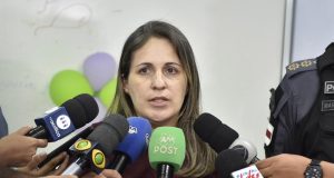 Homem é preso por crimes de violência doméstica praticados contra a ex-companheira e a mãe delaOs crimes ocorreram no dia 29 de maio deste ano, no beco Quinze de Novembro, bairro Nova Esperança, zona oeste. Homem é preso por crimes de violência doméstica praticados contra a ex-companheira e a mãe dela