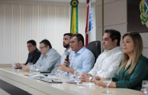 Nesta sexta-feira, Governo do Amazonas paga valores descontados por faltas e reafirma compromissos com a EducaçãoGovernador também já enviou à Aleam mensagem governamental com reajuste de 8%. Nesta sexta-feira, Governo do Amazonas paga valores descontados por faltas e reafirma compromissos com a Educação