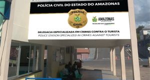 PC-AM instala Delegacia do Turista em Parintins e reforça efetivo policial para o 56º Festival FolclóricoAlém disso, 80 policiais civis serão enviados para reforçar o efetivo policial em Parintins. PC-AM instala Delegacia do Turista em Parintins e reforça efetivo policial para o 56º Festival Folclórico
