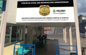 PC-AM instala Delegacia do Turista em Parintins e reforça efetivo policial para o 56º Festival FolclóricoAlém disso, 80 policiais civis serão enviados para reforçar o efetivo policial em Parintins. PC-AM instala Delegacia do Turista em Parintins e reforça efetivo policial para o 56º Festival Folclórico