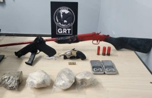 Policiais apreende drogas e armas em invasão no Santa EtelvinaDurante a operação, os policiais receberam informações de que um grupo suspeito estava armado e comercializando drogas na localidade. Policiais apreende drogas e armas em invasão no Santa Etelvina