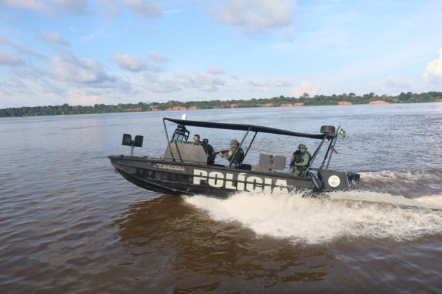 Policiais apreendem colombiana por tráfico em Tabatinga