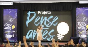 Prefeitura de Manaus lança ‘Pense Antes’ sobre prevenção e combate às drogas nas escolas municipaisO projeto tem intuito de apresentar para a comunidade escolar orientações e estratégias para trabalhar a prevenção do consumo de substâncias tóxicas lícitas e ilícitas nas escolas. Prefeitura de Manaus lança ‘Pense Antes’ sobre prevenção e combate às drogas nas escolas municipais