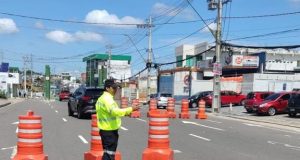 Prefeitura interdita parcialmente passagem subterrânea na João ValérioO trânsito de veículos de grande porte ficará proibido no local, somente veículos pequenos poderão acessar a passagem subterrânea. Prefeitura interdita parcialmente passagem subterrânea na João Valério