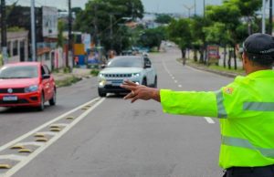 Prefeitura realiza mudanças no trânsito e no transporte neste domingo na avenida Álvaro MaiaCondutores de veículos e usuários de transporte coletivo que trafegam nas imediações da avenida Álvaro Maia devem ficar atentos à interdição temporária na via, no próximo domingo, 18/6. Prefeitura realiza mudanças no trânsito e no transporte neste domingo na avenida Álvaro Maia