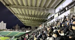 Torcida do Figueirense faz pix e impede que clube feche as portasA campanha de doação arrecada quase R$ 300 mil, e o valor banca folha para colocar o time em campo. Torcida do Figueirense faz pix e impede que clube feche as portas