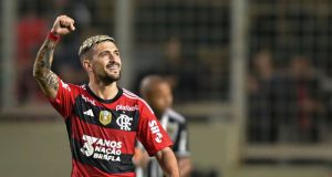 Flamengo vira sobre o Atlético-MG e assume a vice-liderançaCom um gol e uma assistência, o camisa 14 Rubro-Negro foi o nome do jogo. Flamengo vira sobre o Atlético-MG e assume a vice-liderança