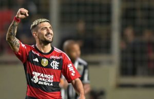 Flamengo vira sobre o Atlético-MG e assume a vice-liderançaCom um gol e uma assistência, o camisa 14 Rubro-Negro foi o nome do jogo. Flamengo vira sobre o Atlético-MG e assume a vice-liderança