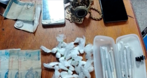 Em Parintins, Polícia Militar prende dupla por tráfico de drogasPrisão ocorreu durante patrulhamento no Centro. Em Parintins, Polícia Militar prende dupla por tráfico de drogas