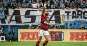 Flamengo domina e vence Grêmio por 2 x 0O jogo de volta está marcado para o dia 16 de Agosto, no Maracanã. Flamengo domina e vence Grêmio