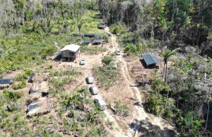 Em Humaitá, Forças de Segurança apuram denúncias de queimadas e desmatamento ilegalConforme a autoridade policial, em diversos locais foram encontradas a sigla do grupo, dando a entender que as terras seriam de propriedade deles. Em Humaitá, Forças de Segurança apuram denúncias de queimadas e desmatamento ilegal