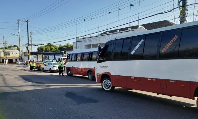 IMMU apreende veículos fazendo transporte irregular no centro da cidade