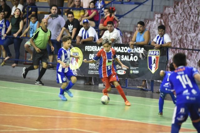 Jovens talentos seguem na disputa para título de futsal amazonense no Ginásio Renné Monteiro