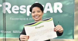 Paciente diagnosticada com Lúpus volta a andar após tratamento no programa RespirARRenata Gamenha recebeu atendimento especializado e supera desafios causados pela doença autoimune. Paciente diagnosticada com Lúpus volta a andar após tratamento no programa RespirAR