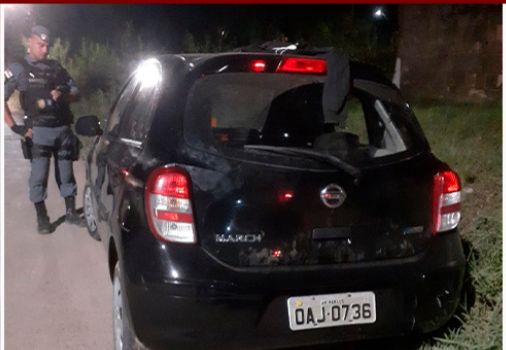 Polícia recupera carro com restrição de roubo, na zona oeste Polícia recupera carro com restrição de roubo, na zona oeste