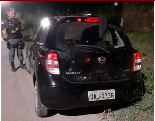 Polícia recupera carro com restrição de roubo, na zona oeste2 Polícia recupera carro com restrição de roubo, na zona oeste