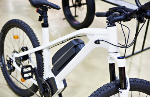 Regularização dos ciclomotores é marco para mobilidade no Brasil, diz CEO da E-MovingNovas regras exigem uso de itens de segurança e determina velocidade máxima. Regularização dos ciclomotores é marco para mobilidade no Brasil, diz CEO da E-Moving