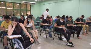 Vestibular: UEA oferta mais de 5 mil vagas, acesso 2024No total, são ofertadas 5.411 vagas, sendo 3.262 para o Vestibular (1.168 capital e 2.094 interior) e 2.149 vagas para o SIS (778 capital e 1.371 interior). Vestibular: UEA oferta mais de 5 mil vagas, acesso 2024