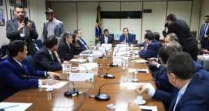 Wilson Lima apresenta ao ministro da Fazenda proposta que dá segurança jurídica ao Amazonas na reforma tributária Governador estava acompanhado da bancada federal do Amazonas, que contribuiu com a construção da proposta. Wilson Lima apresenta ao ministro da Fazenda proposta que dá segurança jurídica ao Amazonas na reforma tributária