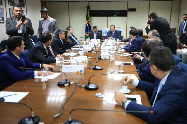 Wilson Lima apresenta ao ministro da Fazenda proposta que dá segurança jurídica ao Amazonas na reforma tributária Wilson Lima apresenta ao ministro da Fazenda proposta que dá segurança jurídica ao Amazonas na reforma tributária