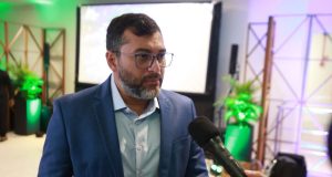 Wilson Lima diz que é preciso pensar Amazônia e sustentabilidade do ponto de vista de quem mora na regiãoGovernador participou do lançamento da Glocal Experience Amazônia 2023, evento que vai discutir, em Manaus, Objetivos do Desenvolvimento Sustentável. Wilson Lima diz que é preciso pensar Amazônia e sustentabilidade do ponto de vista de quem mora na região