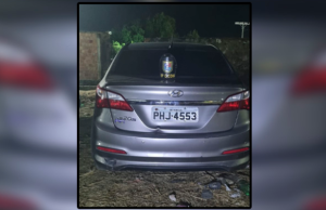 Polícia recupera veículo roubado na madrugada de domingoOs militares receberam informações do CIOPS relatando a localização do veículo que acabara de ser roubado. Polícia recupera veículo roubado na madrugada de domingo