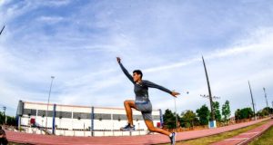 Atleta venezuelano quebra recorde nacional em salto triploRicardo Alvarez treina na Vila Olímpica de Manaus e tem representado o Amazonas em competições nacionais. Atleta venezuelano quebra recorde nacional em salto triplo