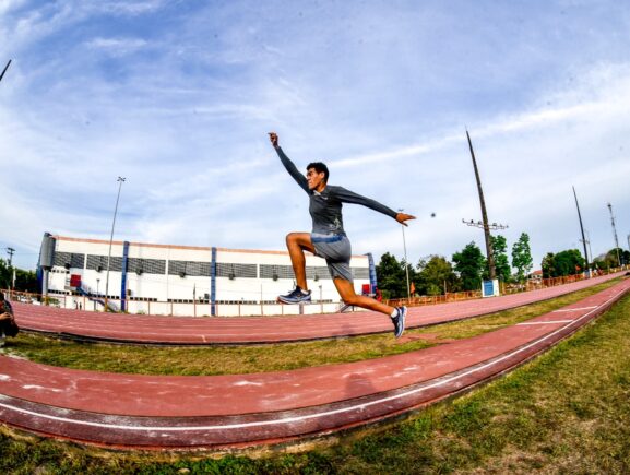 Atleta venezuelano quebra recorde nacional em salto triplo