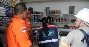 CIF fiscaliza lojas de fogos de artifícioAo todo, cinco lojas do seguimento em diferentes bairros da cidade passaram pela vistoria, que resultou em notificações e autuações. CIF fiscaliza lojas de fogos de artifício