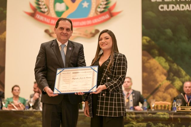 Deputada Joana Darc entrega título de Cidadão Amazonense ao Ministro Reynaldo Fonseca, do STJ