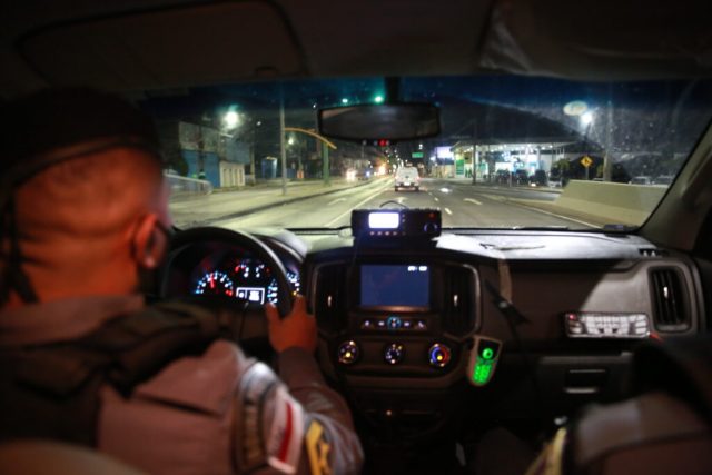 Polícia prende homem por violência doméstica na noite de quarta-feira