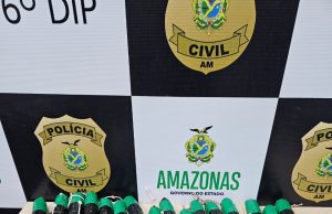 Dupla é presa em flagrante em posse de quatro quilos de oxi no Porto de ManausA droga estava escondida no porão de um barco oriundo do município de Tabatinga. Dupla é presa em flagrante em posse de quatro quilos de oxi no Porto de Manaus