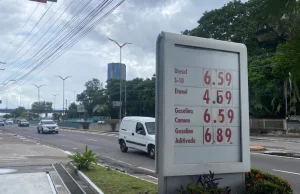 Em Manaus, Polícia Civil prende autor de, aproximadamente, 15 roubos a postos de combustíveisO indivíduo simulava portar arma de fogo para subtrair a renda dos estabelecimentos. Em Manaus, Polícia Civil prende autor de, aproximadamente, 15 roubos a postos de combustíveis