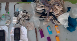 Em Tefé, Polícia Militar faz vistoria em cadeia no município e apreende arma branca e celularesA revista ocorreu com o objetivo de averiguar denúncias de materiais ilícitos nas celas. Em Tefé, Polícia Militar faz vistoria em cadeia no município e apreende arma branca e celulares