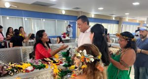 Feira de artesanato indígena ganha destaque durante o evento cultural “Vozes da Floresta” O evento conta palestras, rodas de conversa e a feira de artesanato indígena, um dos projetos de etnodesenvolvimento da FEI. Feira de artesanato indígena ganha destaque durante o evento cultural “Vozes da Floresta”
