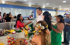 Feira de artesanato indígena ganha destaque durante o evento cultural “Vozes da Floresta” O evento conta palestras, rodas de conversa e a feira de artesanato indígena, um dos projetos de etnodesenvolvimento da FEI. Feira de artesanato indígena ganha destaque durante o evento cultural “Vozes da Floresta”