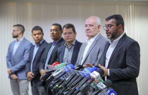 Governador Wilson Lima anuncia medidas para otimizar aplicação dos recursos do Estado diante da previsão de perdas fiscaisNovo decreto vai buscar manter o equilíbrio orçamentário do governo e manutenção de serviços prioritários e faz parte do trabalho de revisão periódica das contas estaduais. Governador Wilson Lima anuncia medidas para otimizar aplicação dos recursos do Estado diante da previsão de perdas fiscais