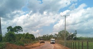 Governo do Amazonas inicia obra de reconstrução da estrada do EngenhoMelhorias na trafegabilidade, facilidade no escoamento de produtos e fomento ao turismo são alguns dos benefícios da obra. Governo do Amazonas inicia obra de reconstrução da estrada do Engenho