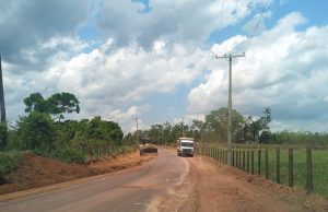 Governo do Amazonas inicia obra de reconstrução da estrada do EngenhoMelhorias na trafegabilidade, facilidade no escoamento de produtos e fomento ao turismo são alguns dos benefícios da obra. Governo do Amazonas inicia obra de reconstrução da estrada do Engenho