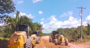 Manaquiri: Governo do Amazonas realiza pavimentação do Ramal do Barro Alto Pavimentação do ramal vai impulsionar o turismo e a pesca esportiva na região. Manaquiri: Governo do Amazonas realiza pavimentação do Ramal do Barro Alto