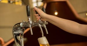 No Dia da Cerveja, Ambev celebra brindes com inovação, sustentabilidade e impacto socialCompanhia aposta em escuta ativa, colaboração e mudança de hábito do consumidor em todos os processos da bebida até as prateleiras. No Dia da Cerveja, Ambev celebra brindes com inovação, sustentabilidade e impacto social