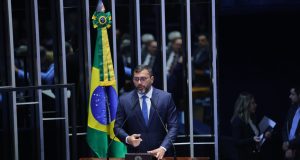 No Senado, Wilson Lima diz que é necessário proteger a Zona Franca para proteger a florestaEm debate sobre reforma tributária, governador reforçou a importância do modelo que emprega meio milhão de pessoas. No Senado, Wilson Lima diz que é necessário proteger a Zona Franca para proteger a floresta