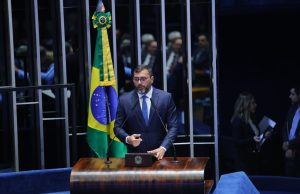 No Senado, Wilson Lima diz que é necessário proteger a Zona Franca para proteger a florestaEm debate sobre reforma tributária, governador reforçou a importância do modelo que emprega meio milhão de pessoas. No Senado, Wilson Lima diz que é necessário proteger a Zona Franca para proteger a floresta