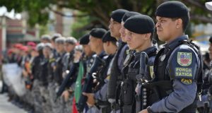 Nove pessoas são presas no Amazonas em 24 horasA maioria das prisões foi efetuada por suspeita de envolvimento em crimes de porte ilegal de arma de fogo, roubo e tráfico de drogas. Nove pessoas são presas no Amazonas em 24 horas