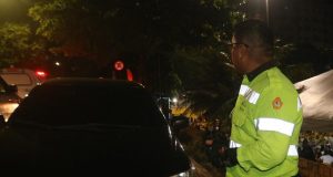 Operação CIF: Um estabelecimento foi interditado, cinco autuados e 43 condutores de veículos autuados ou notificados entre a noite de sábado e madrugada deste domingo As fiscalizações foram realizadas nas zonas sul, centro-sul e norte de Manaus. Operação CIF: Um estabelecimento foi interditado, cinco autuados e 43 condutores de veículos autuados ou notificados entre a noite de sábado e madrugada deste domingo