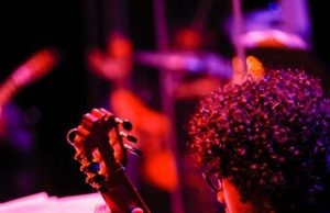 Orquestra de Violões do Amazonas faz homenagem ao rei Roberto Carlos com o espetáculo ‘Emoções’O concerto inédito traz os maiores sucessos do rei da música romântica. A entrada é gratuita. Orquestra de Violões do Amazonas faz homenagem ao rei Roberto Carlos com o espetáculo ‘Emoções’