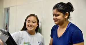 Paciente do RespirAR com membro inferior amputado volta a andar com reabilitação e próteseCom membro inferior direito amputado, devido a um acidente, Ana Laura, de 15 anos de idade, recebe tratamento especializado pelo Programa RespirAR para o fortalecimento muscular e equilíbrio. Paciente do RespirAR com membro inferior amputado volta a andar com reabilitação e prótese