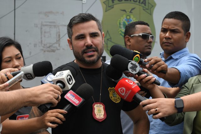 Polícia prende casal investigado pelo roubo de R$ 25 mil, ocorrido em loja de um shopping center em Manaus